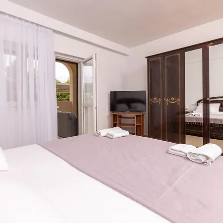Slonic Apartment *
